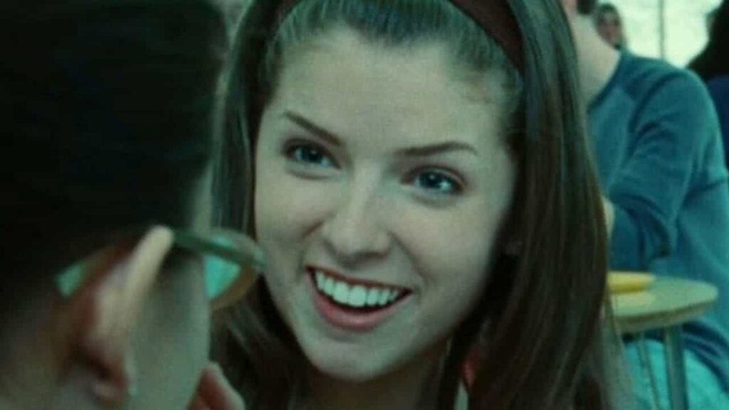 Público se surpreende ao descobrir namoro secreto entre atriz e astro de It Jessica (Anna Kendrick) em Crepúsculo (Reprodução)
