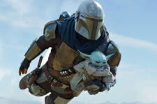 O mandaloriano e Baby Yoda em cena — Foto: Divulgação / Disney+