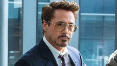Robert Downey Jr. como Tony Stark