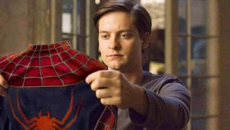 Fantasia de Homem-Aranha 3 usada por Tobey Maguire será leiloada Tobey Maguire em cena de Homem Aranha (Reprodução)
