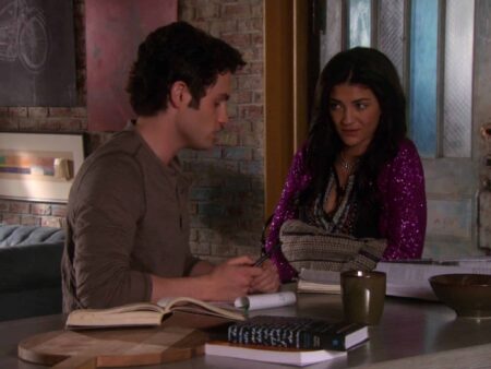 Vanessa (Jessica Szohr) e Dan (Penn Badgley) em Gossip Girl (Reprodução)
