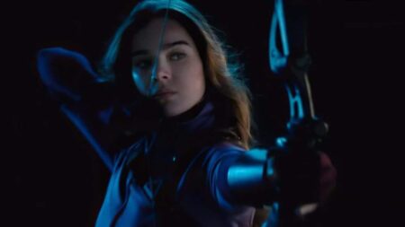 Atriz encarna heroína da Marvel em novas fotos de bastidores Kate Bishop (Hailee Steinfeld) em Hawkeye (Divulgação / Marvel)