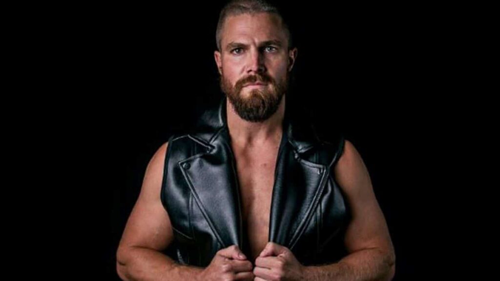 Heels | Série com astro de Arrow é elogiada pela crítica Stephen Amell em Heels (Divulgação / Starz)