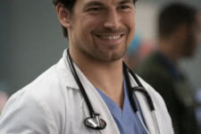 Dr. Andrew DeLuca (Giacomo Gianniotti) em Grey's Anatomy
