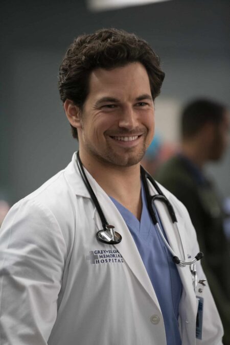 Dr. Andrew DeLuca (Giacomo Gianniotti) em Grey's Anatomy