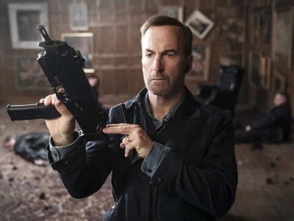 Astro de Better Call Saul desmaia nos set e é hospitalizado Bob Odenkirk em Nobody (Divulgação)