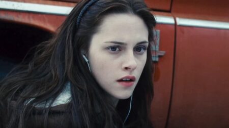 Bella Swan (Kristen Stewart) em Crepúsculo (Reprodução)