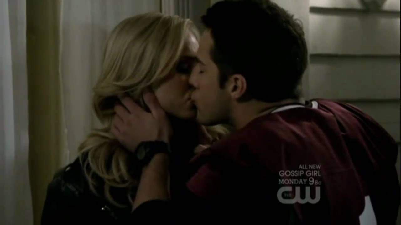 Caroline (Candice King) e Tyler (Michael Trevino) em The Vampire Diaries (Reprodução)