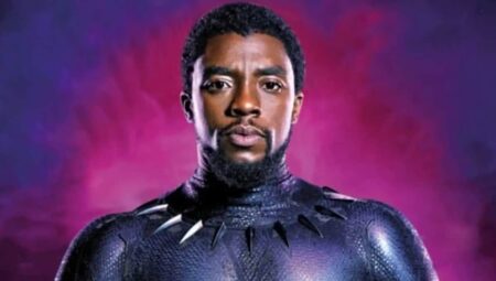 Chadwick Boseman como Pantera Negra
