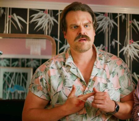 Hopper (David Harbour) em Stranger Things (Reprodução / Netlfix)
