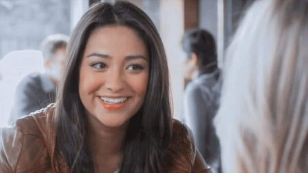 Emily Shay Mitchell em Pretty Little Liars Reproducao