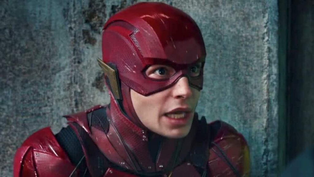 Acidente com Batmoto paralisa gravações de The Flash Ezra Miller como Flash