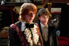 Harry Potter (Daniel Radcliffe) e Rony (Rupert Grint) em Harry Potter (Reprodução)