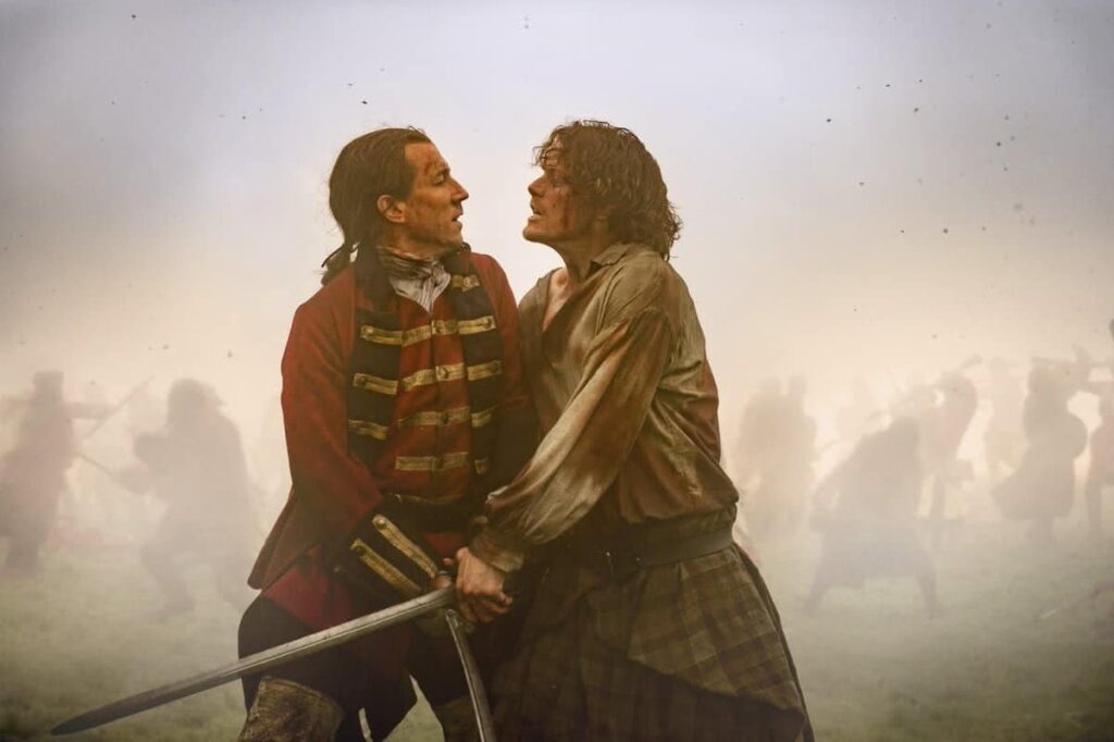 Jamie vai encarar passado com retorno de personagem na 7ª temporada de Outlander Jamie (Sam Heughan) e Black Jack Randall (Tobias Menzies) em Outlander (Reprodução)1