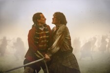 Jamie (Sam Heughan) e Black Jack Randall (Tobias Menzies) em Outlander (Reprodução)1