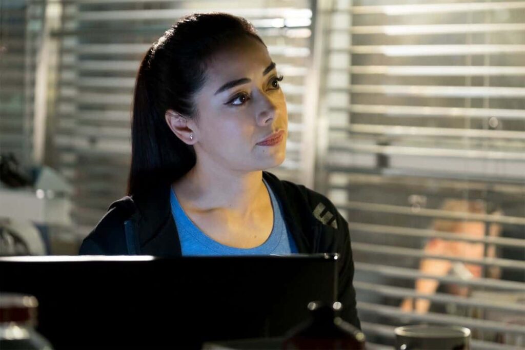Lucifer | Aimee Garcia conta como é ter DB Woodside como diretor LUCIFER 407 Unit 00225R 1