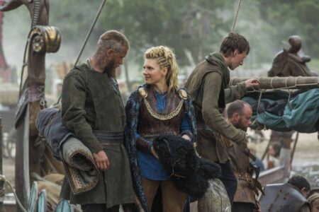 Melhores histórias contadas em Vikings Ragnar (Travis Fimmel) e Lagertha (Katheryn Winnick) em Vikings (Reprodução)