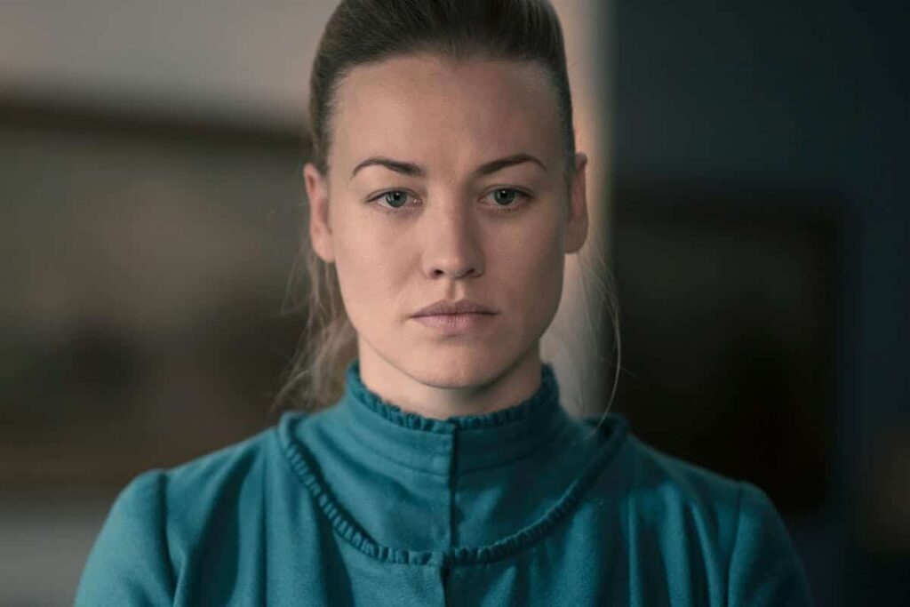 The Handmaid’s Tale | Serena deve realmente ficar com Tuello Serena Joy (Yvonne Strahovski) em The Handmaid's Tale (Reprodução)
