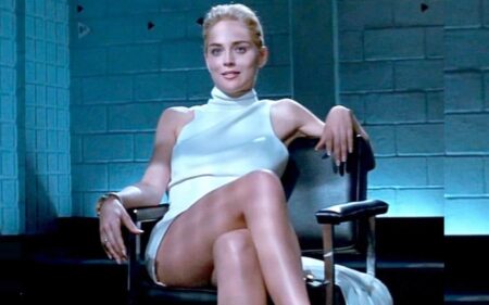 Sharon Stone foi enganada para fazer famosa cena de Instinto Selvagem Sharon Stone como Catherine Tramell em Instinto Selvagem (Reprodução / TriStar Pictures)