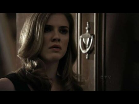 Tia Jenna (Sara Canning) em The Vampire Diaries (Reprodução)