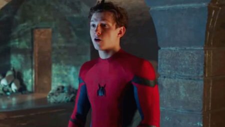 Tobey Maguire é substituído por Tom Holland em vídeo Tom Holland como Homem Aranha b