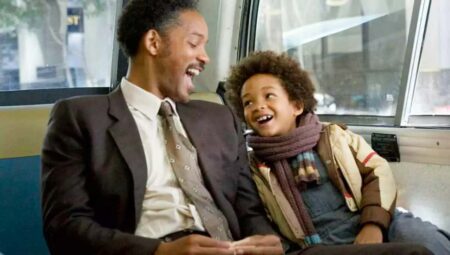 10 filmes para você ver com seu pai nesse Dia dos Pais Will Smith como Chris Gardner e Jaden Smith como Christopher em À Procura da Felicidade (Reprodução)