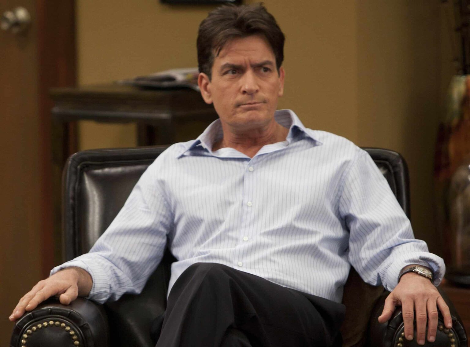 Veja mais facetas do personagem de Charlie Sheen em Curtindo a Vida Adoidado anger management charlie sheen scaled 1