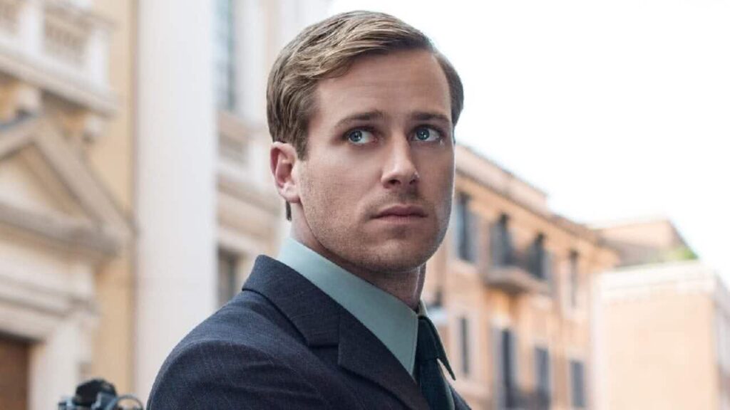 Ator é retirado da divulgação de filme após de acusação de assédio Armie Hammer em O Agente da U.N.C.LE (Reprodução)
