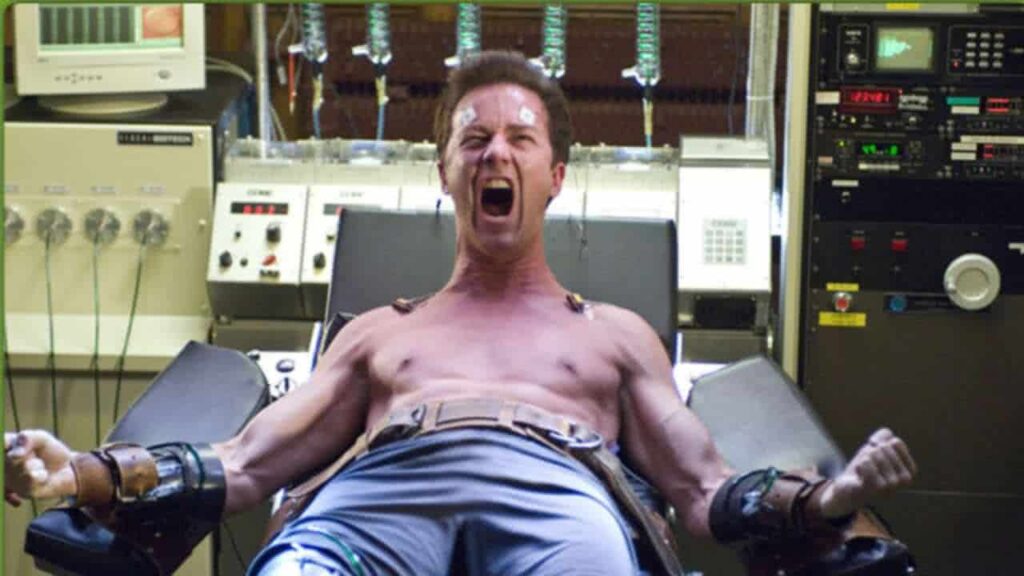 Chato, Edward Norton tentou interferir nos roteiros da Marvel Edward Norton em O Incrível Hulk (Reprodução)