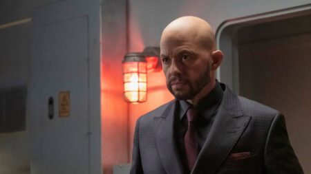 Lex Luthor, supostamente, estará atrás das grades em filme da Batgirl Lex Luthor (Jon Cryer) em Supergirl (Reprodução)