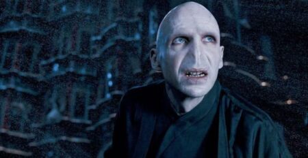Voldemort (Ralph Fiennes) na franquia Harry Potter (Reprodução / Warner Bros.)