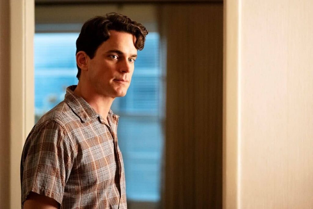 Matt Bomer responde se gostaria de voltar para American Horror Story Larry Trainor (Matt Bomer) em Patrulha do Destino (Reprodução / HBO Max)