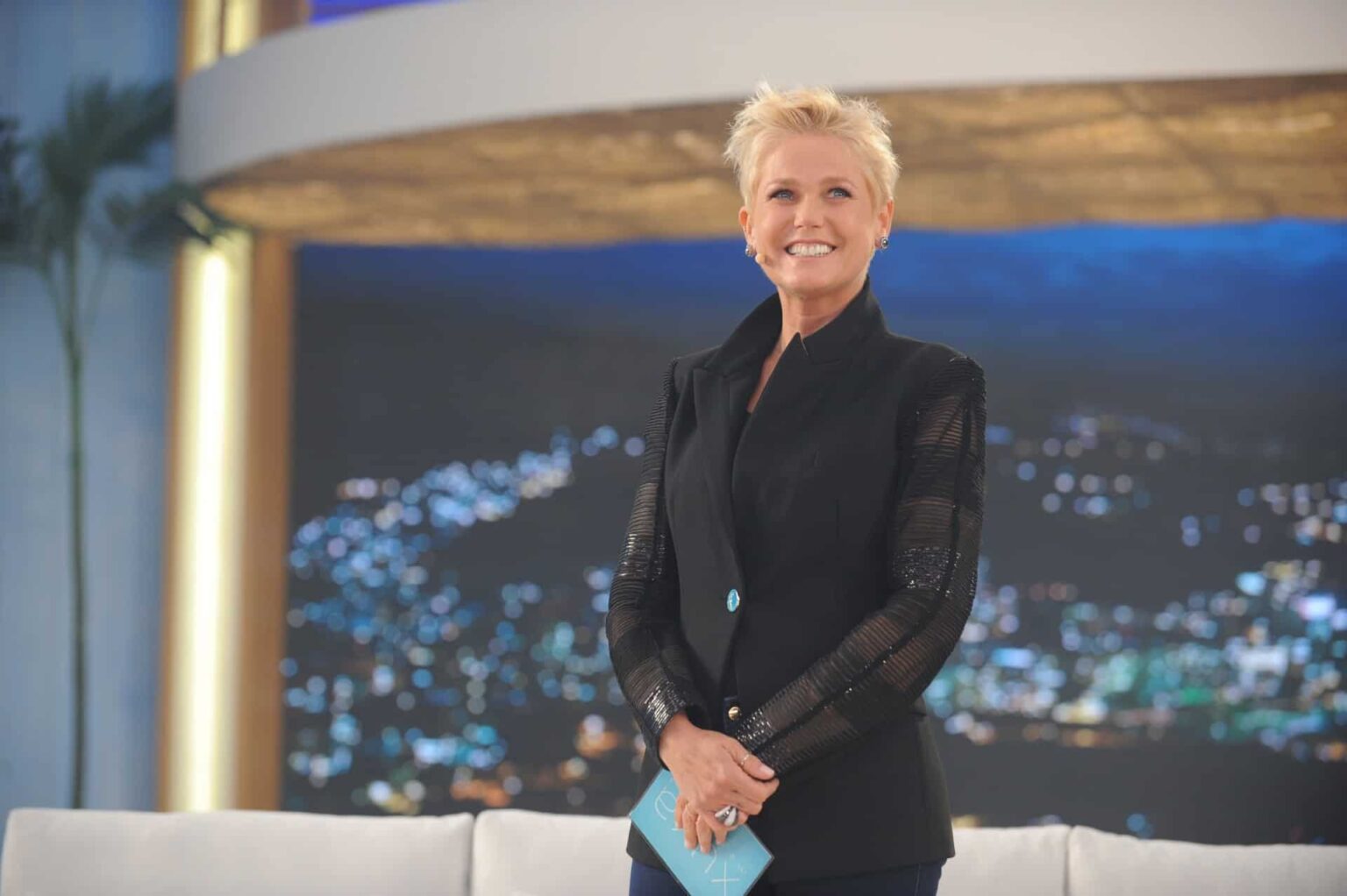 Doente, Xuxa Meneghel se isola em mansão gigante e interrompe filme Xuxa Meneghel