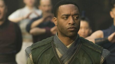 Doutor Estranho 2: Marvel revela novo visual de Barão Mordo Chiwetel Ejiofor