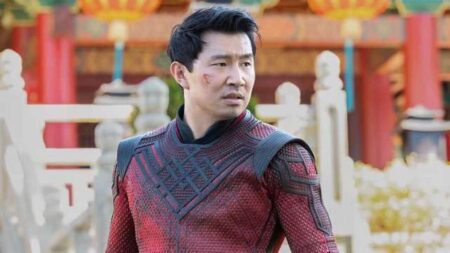 Shang-Chi (Simu Liu) em Shang-Chi e a Lenda dos Dez Anéis (Divulgação / Marvel)