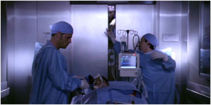 Alex (Justin Chambers) e George (T. R. Knight) em Grey's Anatomy (Reprodução)