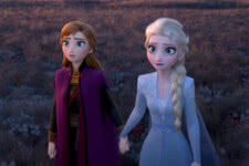 Anna e Elsa em Frozen (Reprodução / Disney)