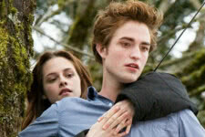 Bella (Kristen Stewart) e Edward (Robert Pattinson) em Crepúsculo (Reprodução)