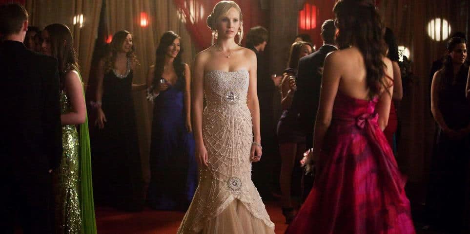 Relembre os três vestidos mais elegantes de Caroline em The Vampire Diaries