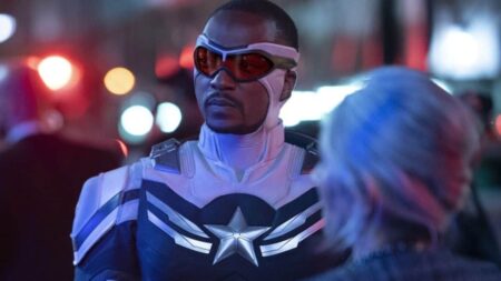 Anthony Mackie como Capitão América em Falcão e o Soldado Invernal (Reprodução / Disney+)