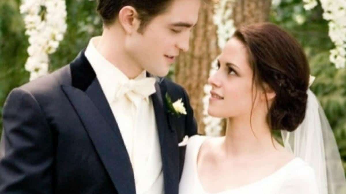 Edward (Robert Pattinson) e Bella (Kristen Stewart) em Amanhecer (Reprodução)
