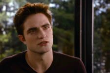 Edward (Robert Pattinson) em Crepúsculo (Reprodução)