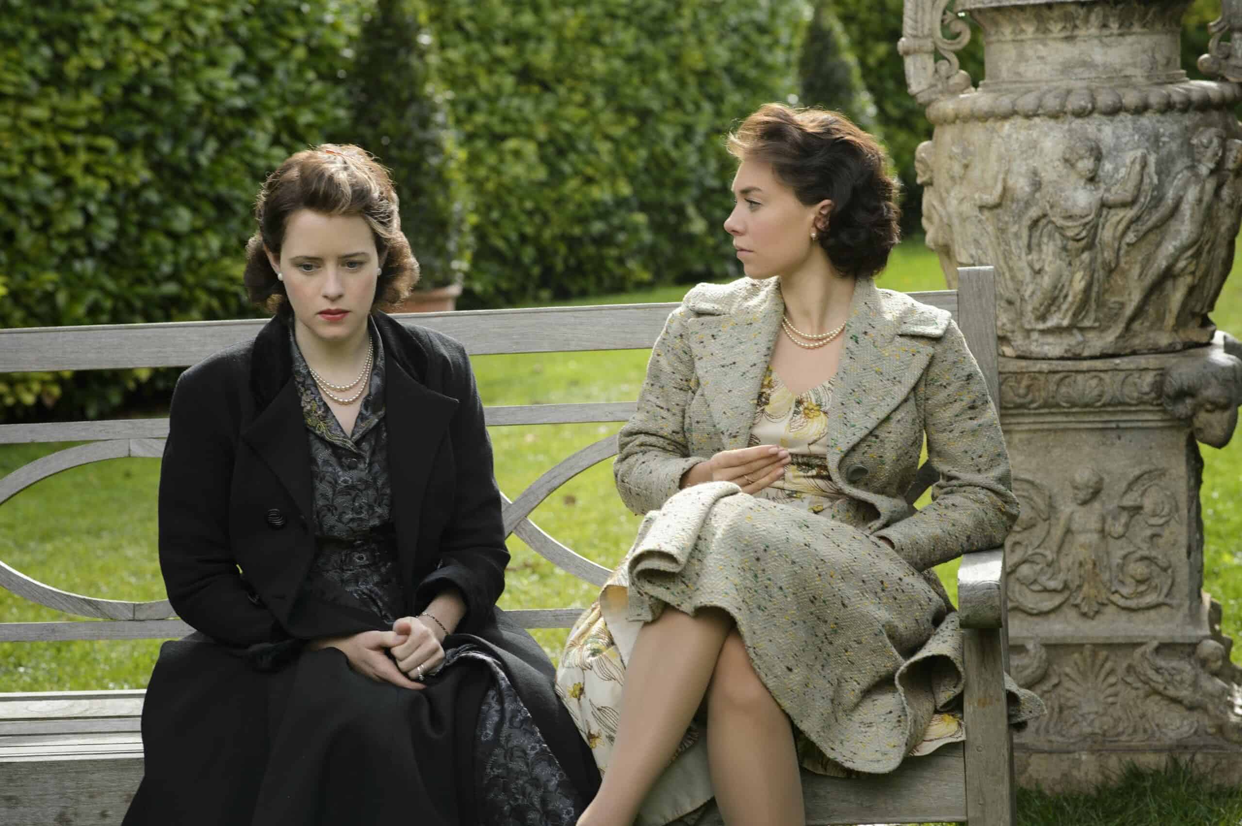 Elizabeth (Claire Foy) e Margaret (Vanessa Kirby) em The Crown (Reprodução)