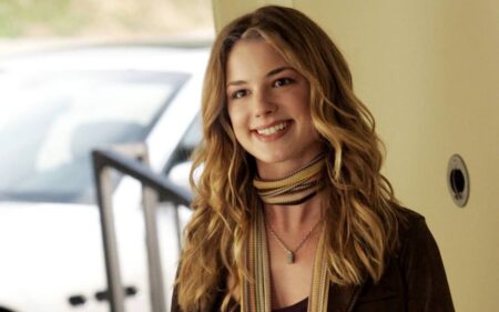 Emily VanCamp (Reprodução)
