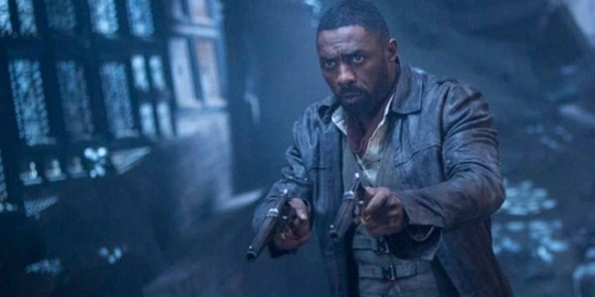 Roland (Idris Elba) em A Torre Negra (Reprodução)