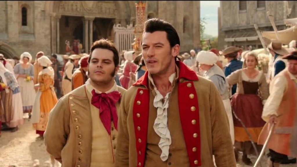 LeFou (Josh Gad) Gaston (Luke Evans) em A Bela e a Fera (Reprodução / Disney)