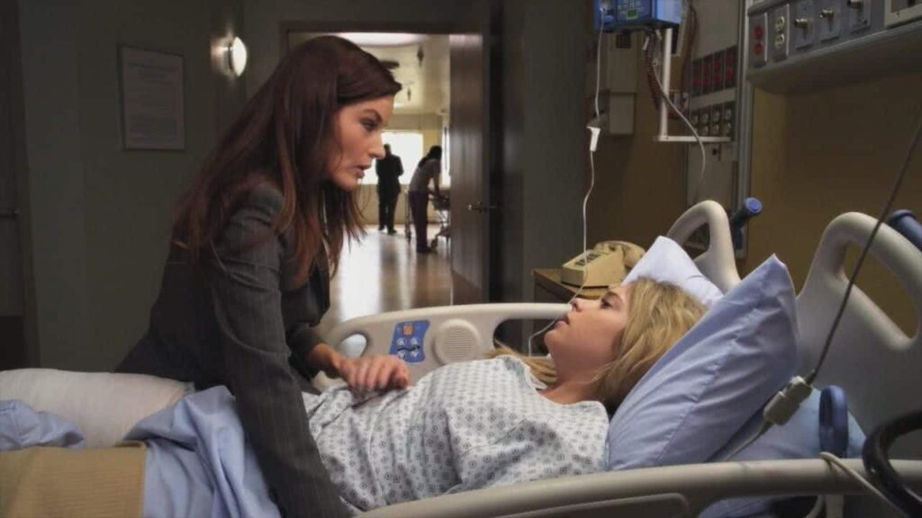 Pretty Little Liars: Disponível na HBO Max, série tem roteiro complicado Hanna (Ashley Benson) e Ashley () em Pretty Little Liars (Reprodução)