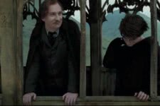 Harry Potter (Daniel Radcliffe) e Remo Lupin (David Thewlis) em A Saga Harry Potter (Reprodução)
