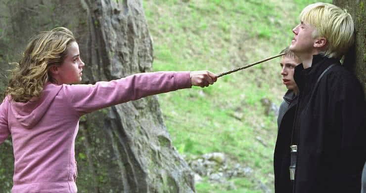 Hermione (Emma Watson) e Draco (Tom Felton) em Harry Potter e o Prisioneiro de Azkaban (Reprodução)