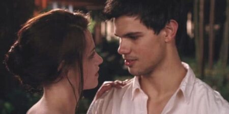 Cão e Gato: A controversa relação de Bella e Jacob em Crepúsculo Jacob (Taylor Lautner) e Bella (Kristen Stewart) em Eclipse (Reprodução)